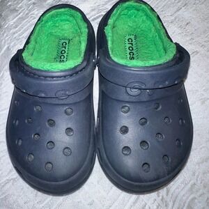 Excellent PreOwned Condition Child Size 11 Navy Blue Lined Crocs Sandals